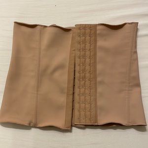 Skims waist trainer